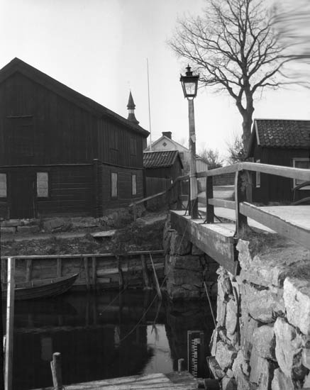 Svartvitt foto av gammal stad.