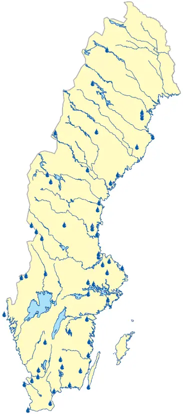 Kartan visar hur fall med minst 90 mm nederbörd på 24 timmar och 1000 km² fördelats geografiskt åren 1900-2004.