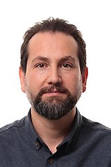 Porträttbild av Pasha Karami.