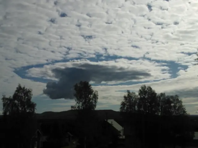 Bilden visar ett hål i molntäcket 4 augusti 2012 i Kuivakangas Övertorneå kommun Norrbotten.